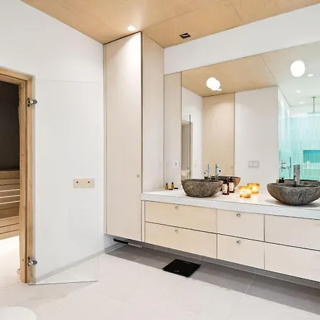 Sjarmerende Med Utsikt, Spa-bad Og Park Дом отдыха Берген