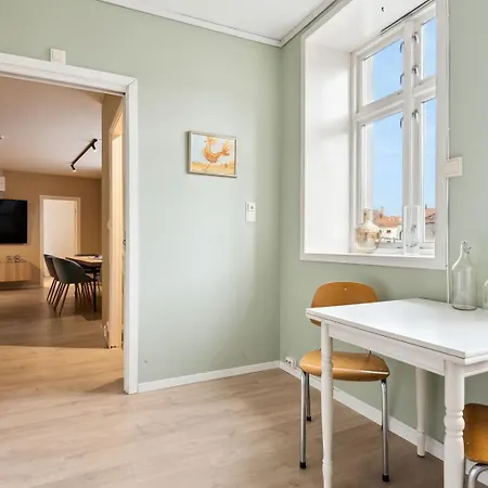 Sjarmerende Med Utsikt, Spa-bad Og Park Semesterbostad