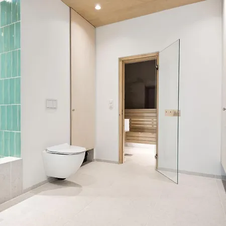 Semesterbostad Sjarmerende Med Utsikt, Spa-bad Og Park *